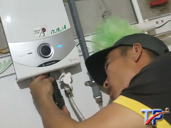 Cách kiểm tra máy nước nóng bị rò rỉ điện tại nhà